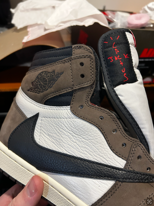Air Jordan 1 Travis Scott Dark Mocha Reps in Men's Shoes in Oakville / Halton Region - Image 5