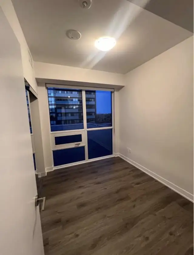 Private room in 430 Square one dr Condo Rent