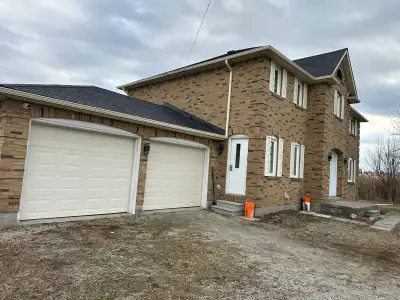 Rooms for rent first Milton this the address 2518 Lower Base Lin you can call me 4374331994