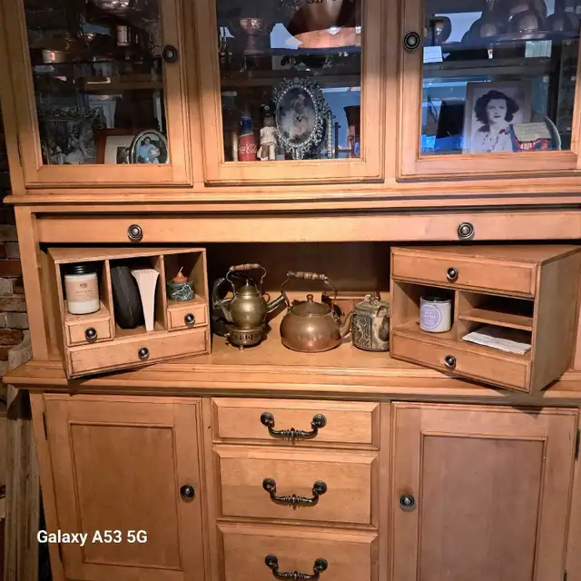 Hutch- extremely heavy in Hutches & Display Cabinets in Trenton - Image 4