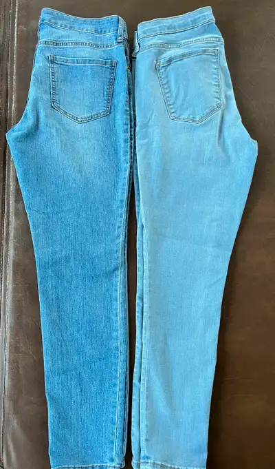 4 pairs of woman’s jeans 12, 31, 32, View more