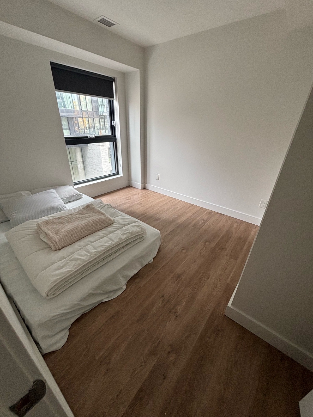 Lease Transfer – Furnished one bedroom Apt- Downtown Montréal — photo 3
