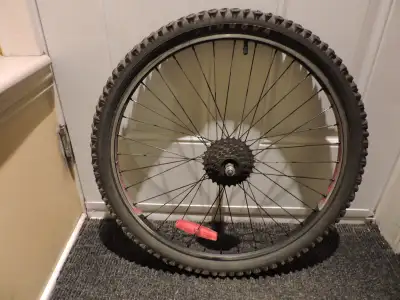 Roues de vélos arrière 24 pouces, comme NEUF, View more