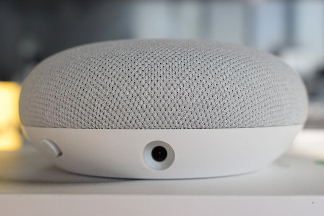 Google Nest Mini 2nd Generation - White - Smart Speaker in General Electronics in City of Toronto - Image 2