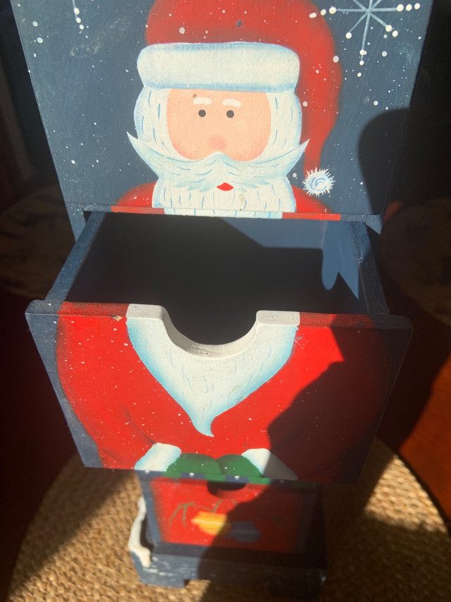 WOODEN CHRISTMAS HOLIDAY SANTA STAND WITH 4 DRAWERS ! BRAMPTON ! in Holiday, Event & Seasonal in Mississauga / Peel Region - Image 4