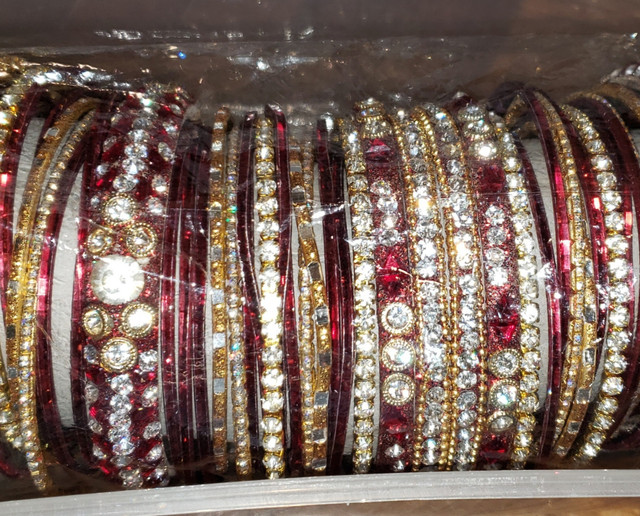 Beautiful Indian Bangles set - Weddings! Parties! in Jewellery & Watches in City of Toronto