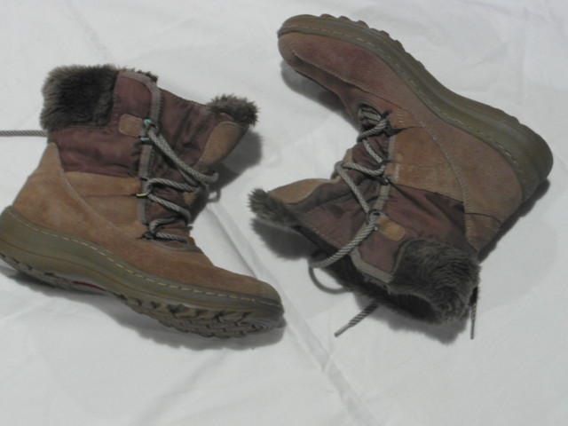 Ladies winter boots 7.5 in Women's - Shoes in Stratford