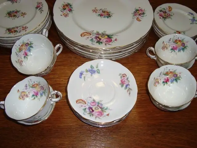 QUALITY COALPORT ENGLISH FINE CHINA SETTING FOR 8 in Arts & Collectibles in Norfolk County - Image 6