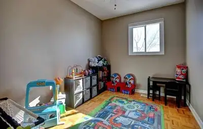 Professor's Lake 1 Bedroom in a Semi Detached home - Private Court Location - Backing Onto Park - Pi...