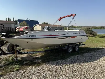 Suntracker party deck 21 deck boat. 21’ length, 8.5’ wide beam. 4.3 MerCruiser 220 HP with approxima...