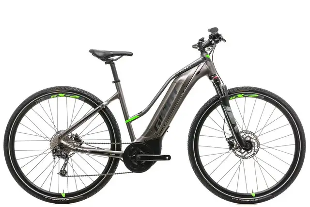 Giant Explore Step Thru Ebike in Road in Calgary - Image 4