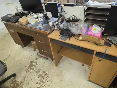 Free desks, free bench, View more