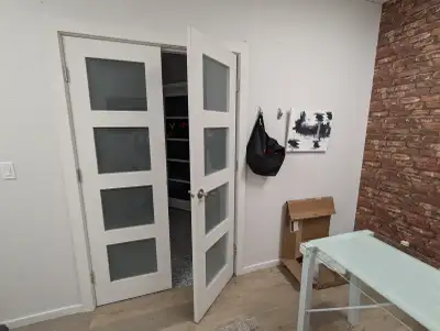 READY TO ELEVATE YOUR BUSINESS - for NEW OR EXISTING AFFORDABLE RENT CENTRAL LOCATION Reception Desk...
