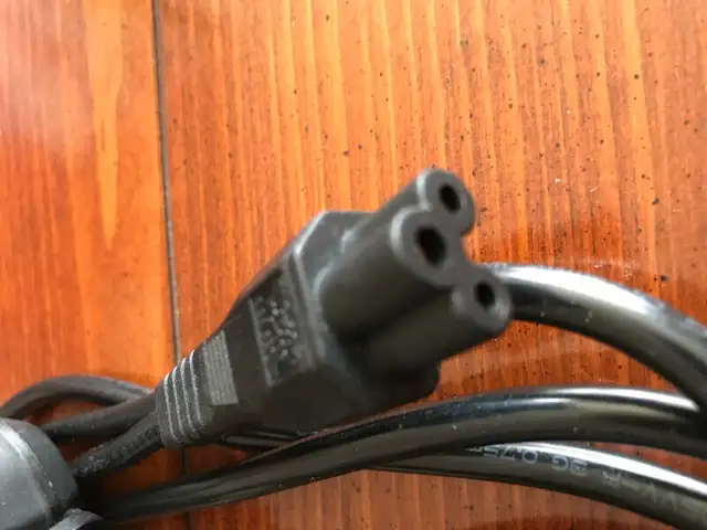 UK power cable for Laptop in Laptop Accessories in Hamilton - Image 3