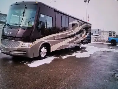 *3 slideouts *V10 Ford *32,000 miles *built in washer/dryer combo *18 cubic ft refrigerator SAFETY U...