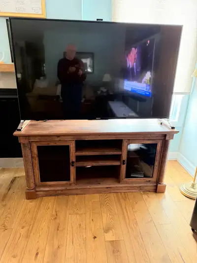 Tv Stand in excellent condition can hold up to 65 inch TV, View more