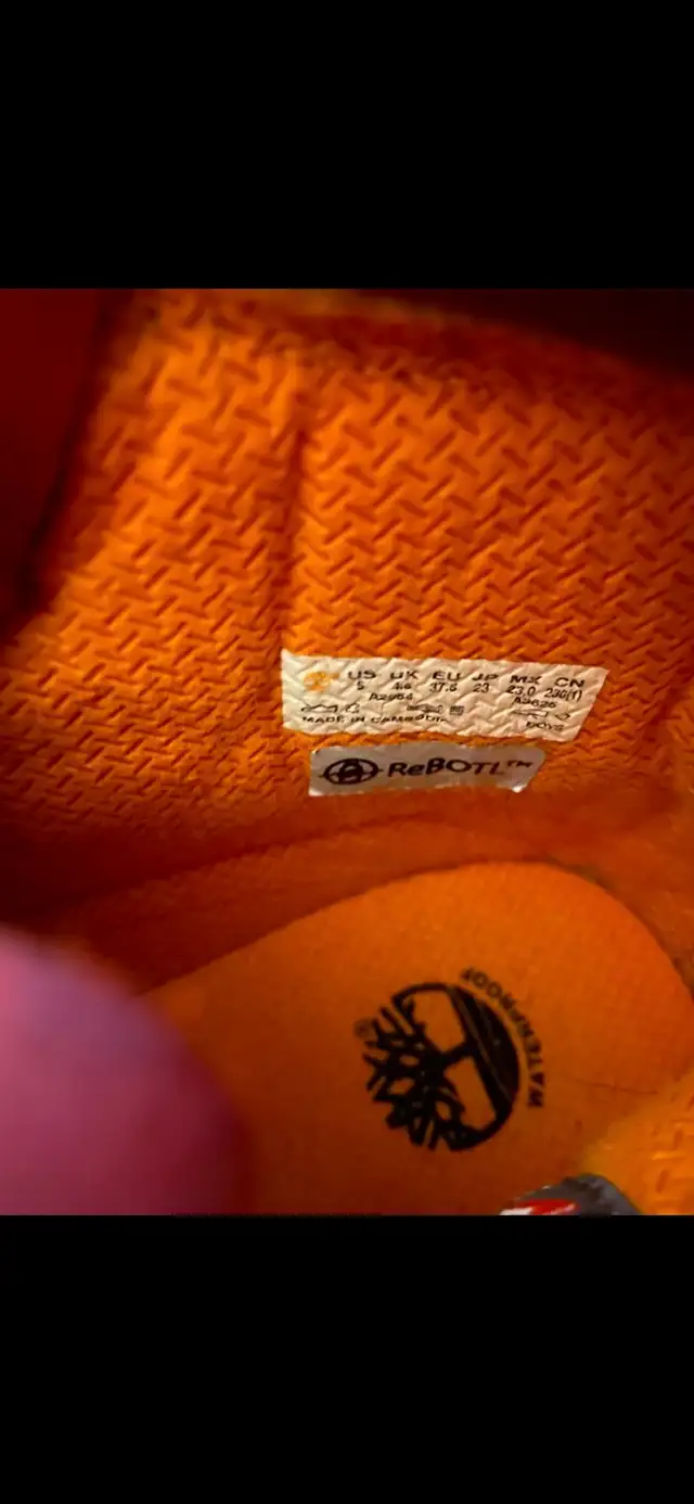 timberland boots size 5  in Kids & Youth in Markham / York Region - Image 3
