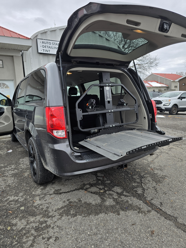 Wheelchair Access Van64519953824385122