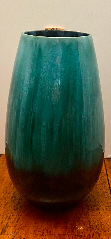 Blue Mountain Pottery Vase dans Art et objets de collection  à Région d’Oshawa/Durham - Image 2