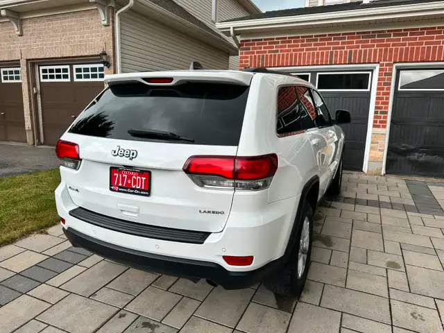 2011 Jeep Grand Cherokee Laredo – Minor issue, full transparency dans Autos et camions dans Ottawa - Image 6