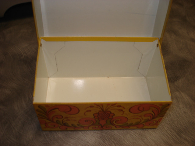 vintage metal recipe box in Arts & Collectibles in Charlottetown - Image 2