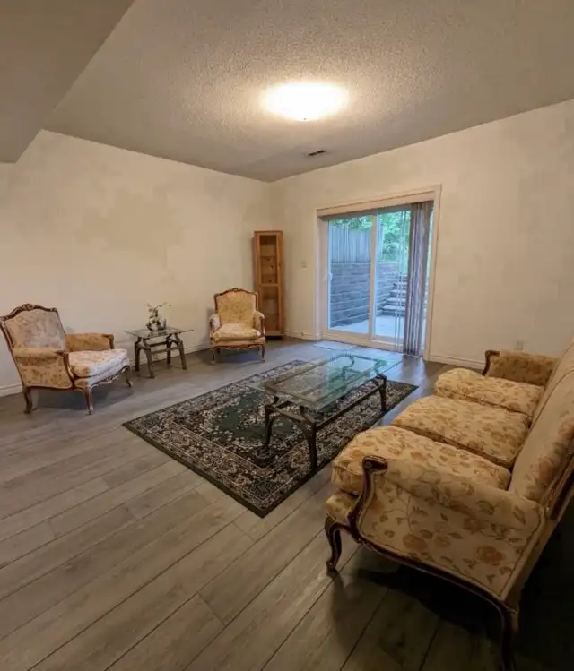 Basement Apartment private room