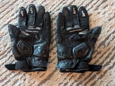 Great gloves in my opinion. Size is 2XL but fit small (I'm usually an L/XL) From the manufacturer: T...