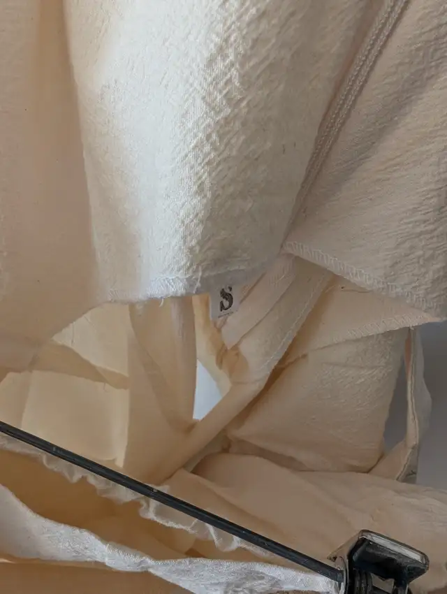 Très bel ensemble 2 pièces en manta brodé blanc crème in Women's - Dresses & Skirts in Québec City - Image 5