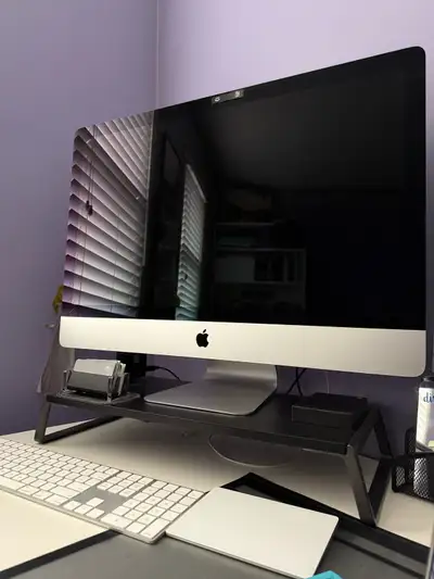 Selling my iMac. It is like new. Runs smoothly