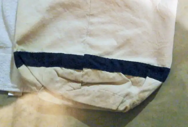 Vintage Toronto Maple Leafs Hockey Puck Bag in Hockey in Winnipeg - Image 5