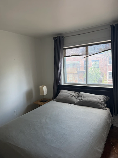 (English message below) Charmant logement meublé de 2 chambres à Saint-Henri Saint-Henri Disponible...
