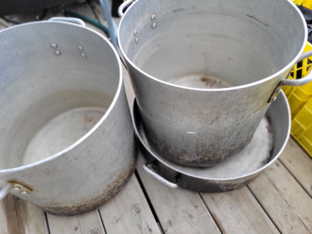 14 INCH TALL POT (2) AND 6 INCH TALL POT (1)-Used--ALl- $180 in Industrial Kitchen Supplies in Calgary - Image 3