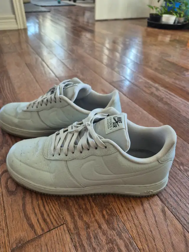 Mens Nike shoes. Size 11. in Men's Shoes in Markham / York Region - Image 3