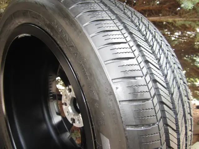 Next to new BMW X5 X6 OEM 20" black summer wheel set style 748M in Tires & Rims in Oakville / Halton Region - Image 8