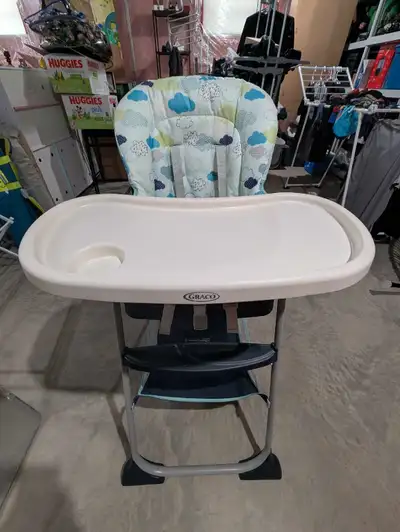 This is a used Graco high chair, perfect for feeding time! It features a removable tray and folds fo...
