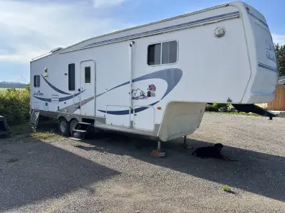 2003 Cedar Creek by Forest River Well-used 30’ Fifth Wheel. We bought this camper last Fall to accom...