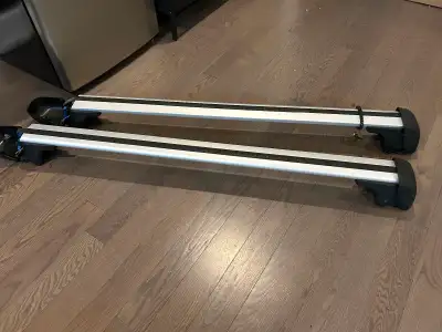 VW atlas roof rack with locking keys. In perfect condition. $200