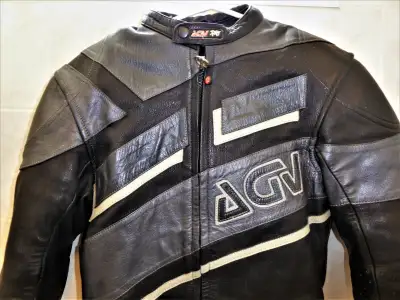 AGV Sport Atom Leather Motorcycle Jacket (LIKE NEW) excellent condition Jacket. Size 50. like small...