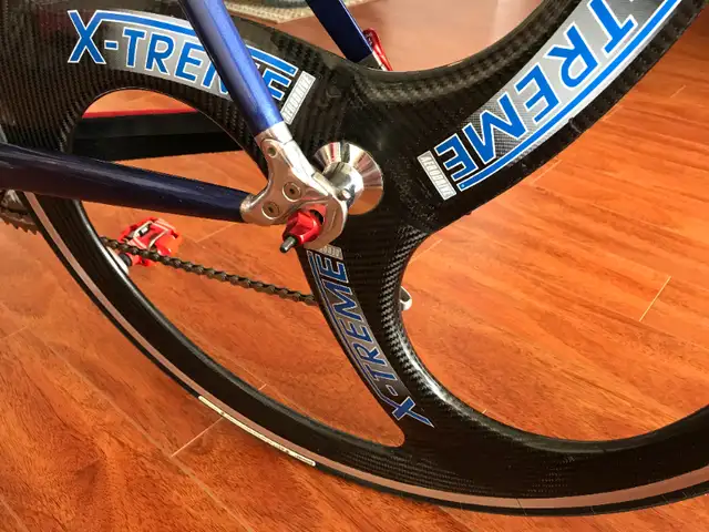 MINT X-Treme Carbon Fiber rear clincher wheel 700C for road bike in Road in Mississauga / Peel Region - Image 3