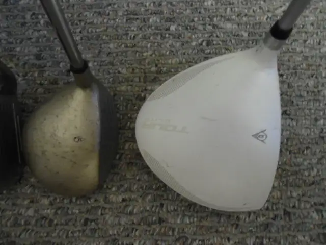 SET OF MEN'S RIGHT HANDED GOLF CLUBS WITH BAG   21 in Golf in Sudbury - Image 2