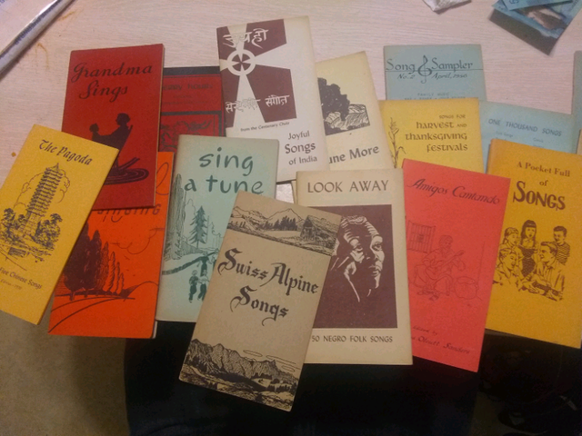 Vintage 19 Pocket full  of Song. Sing Along. Carol's. Tunes.  in Arts & Collectibles in Gatineau - Image 2