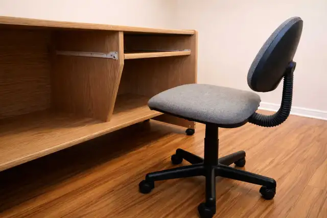 Wooden Office Desk with Chair in Desks in Ottawa - Image 3