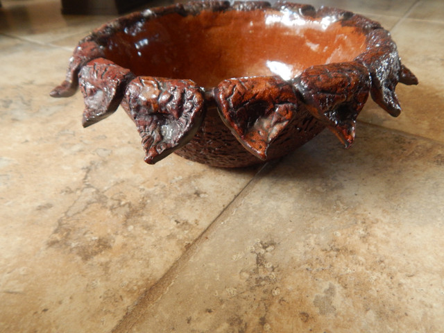 Large Clay Bowl Designed to Resemble a Sunflower in Home Décor & Accents in Fredericton - Image 4