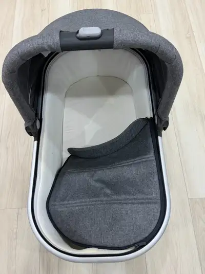 UPPAbaby VISTA V2 Bassinet – Grey – Excellent Condition, View more