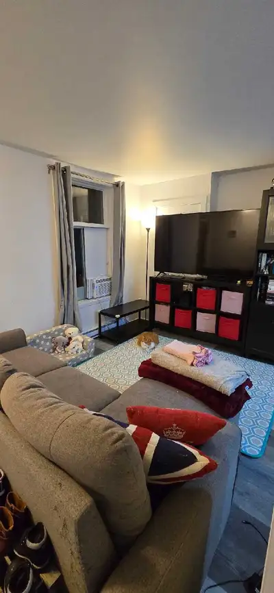 Cession de bail/lease transfer Charmant appartement 4 1/2 disponible immédiatement! Cet espace compr...