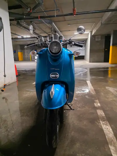 Hello Well maintained solista scooter 2021. Great ride for montreal and the summer/fall. No issues b...