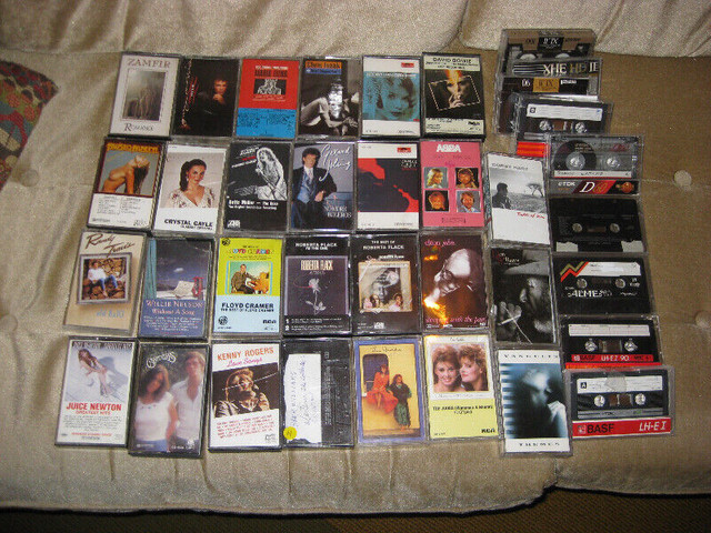 VHS -33 TOURS ET 45 TOURS - CHANSONS & MUSIQUE - CASSETTES AUDIO dans CD, DVD et Blu-ray  à Laval/Rive Nord - Image 3