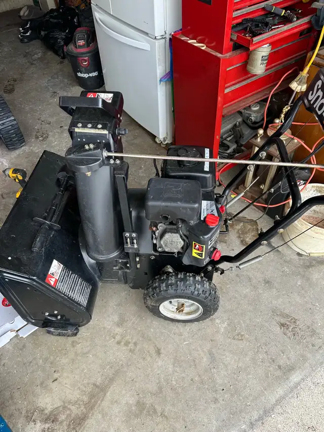 snow tek self propelled snowblower in Snowblowers in Windsor Region - Image 4