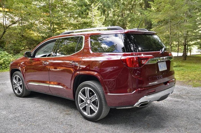 2017 GMC ACADIA SLE — photo 3