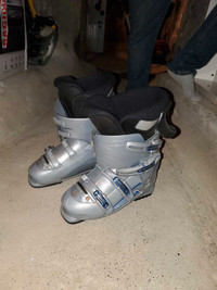 Ski boots, size 9 Men or size  10 Women.Asking $25.